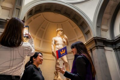 Florence: David & Accademia Guided Tour with Entry Tickets - Getting to Via Ricasoli 39 and finding Crown Tours fast