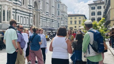 Florence Duomo Square Guided Walking Tour with Entry Tickets - Meeting at Lindt: simple, recognizable, and central