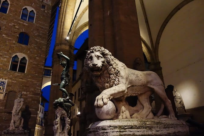 Florence Evening Walking Tour: Stories of Power, Love & Betrayal - Stop 1: Palazzo Strozzi and the rivalry that shaped the city’s mood