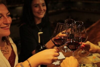 Florence Food & Wine Tour: Tuscan Tastings with Local Guide - Piazza della Repubblica to Porcellino: a local-feeling start