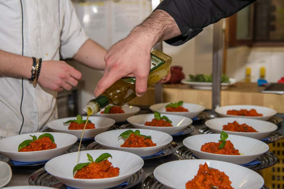 Florence: Guided Food Walking Tour with Tuscan Classics - Stop-by-stop: what you’ll feel at each stage