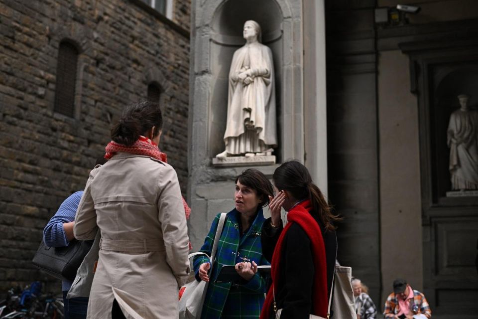 Florence: Guided Tour of Medici Family Secrets and Chapels - Palazzo Vecchio from the Outside: An Expert Reading of the Exterior