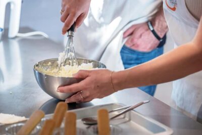 Florence: Handmade Pasta & Dessert Class with Unlimited Wine - Where the class starts in Florence city center (and why “meeting point” timing matters)