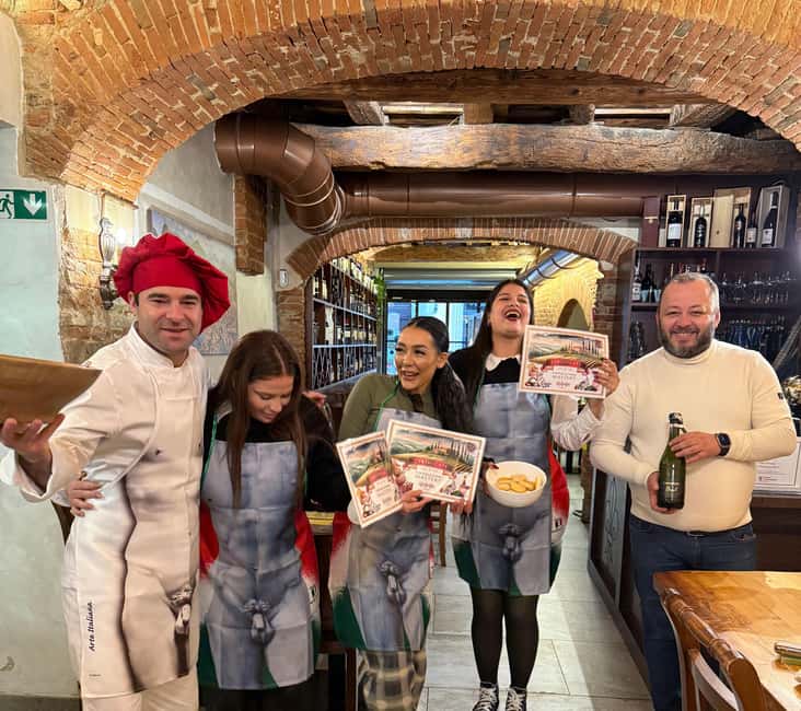 Florence: Handmade Ravioli & Pasta Class with Unlimited Wine - The 10-minute Florence history intro (and how it connects to dinner)