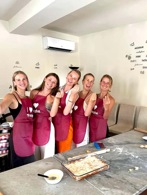 Florence: Lasagna and Spaghetti-Making Class - Finding the Meeting Spot at Lungarno Guicciardini (Look for the Red Number)