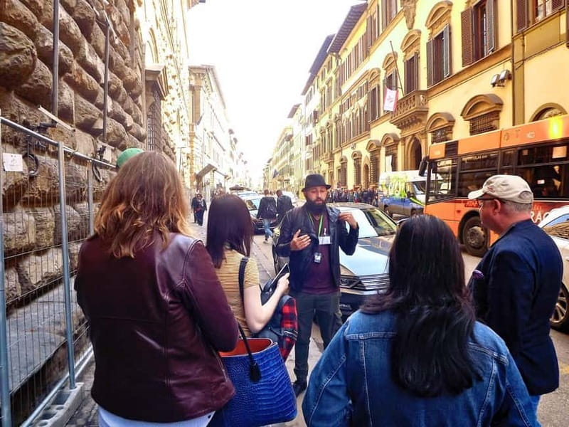 Florence: Medici Family Guided Walking Tour - Ponte Vecchio crossing: a classic scene with a story