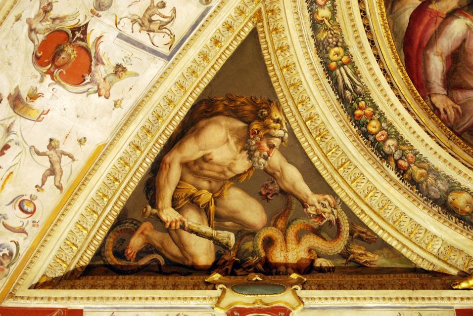 Florence: Palazzo Vecchio Guided Tour - About the guides: what stands out when you’re listening closely