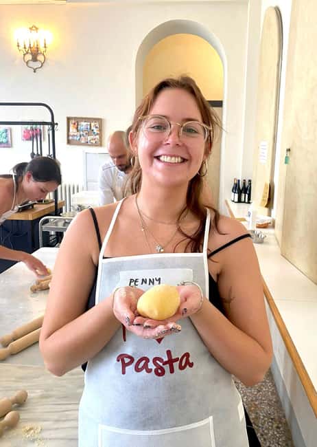 Florence: Pasta Class with Wine, Limoncello and Dessert - Shaping ravioli and tortelli: why the filling matters