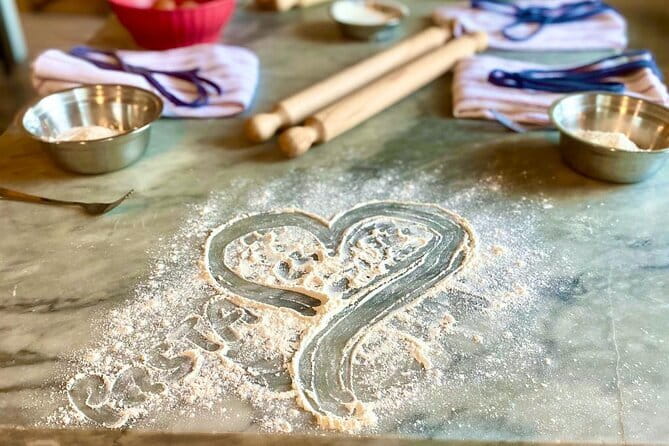 Florence Pasta & Tiramisu Cooking Class with Unlimited Wine - Group Size and Energy: What 50 People Means in Practice