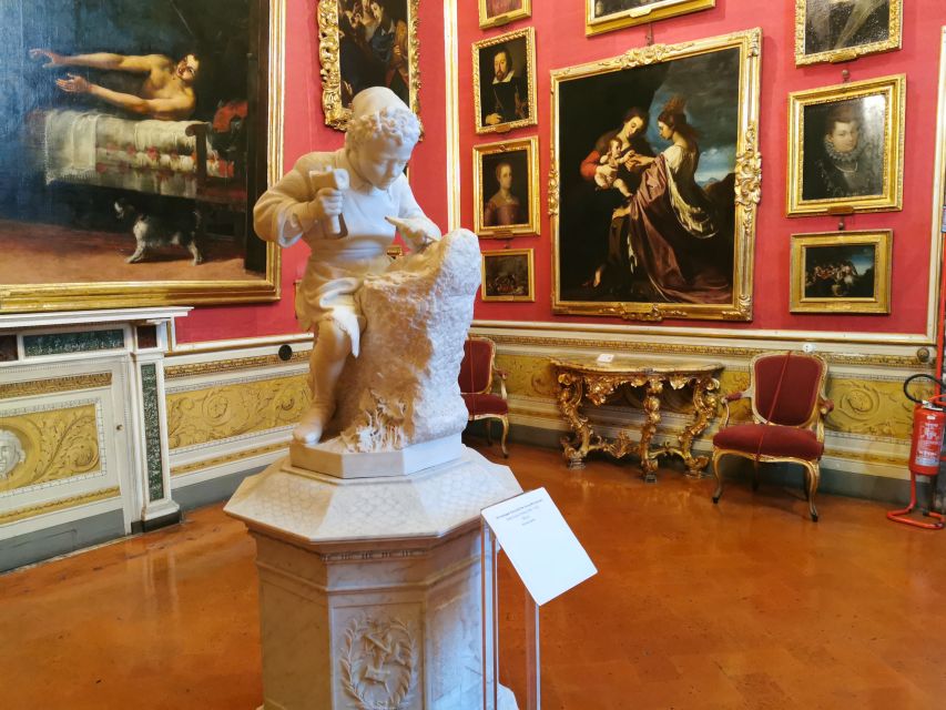 Florence: Pitti Palace, Boboli Garden, Palatine Gallery Tour - Entering Pitti Palace: the Medici powerhouse courtyard feeling