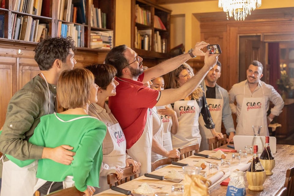 Florence: Pizza and Gelato Experience with Unlimited Wine - Where You’ll Be: A Working Pizzeria Meeting Point in the Heart of Florence