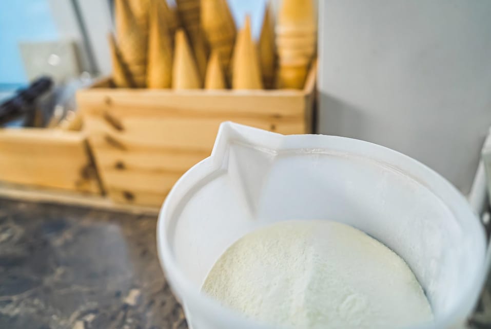 Florence: Pizza and Gelato Experience with Unlimited Wine - The Meal Moment: Unlimited Wine While You Eat Your Own Pizza and Gelato