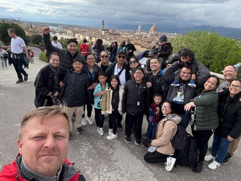 Florence: Private Electric Mini Car Tour with Local Guide - Uffizi to San Lorenzo: the squares and streets that set Florence’s rhythm