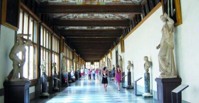 Florence: Private Uffizi Gallery Discovery Tour with Ticket - Meeting at Piazzale degli Uffizi and Getting to the Correct Door