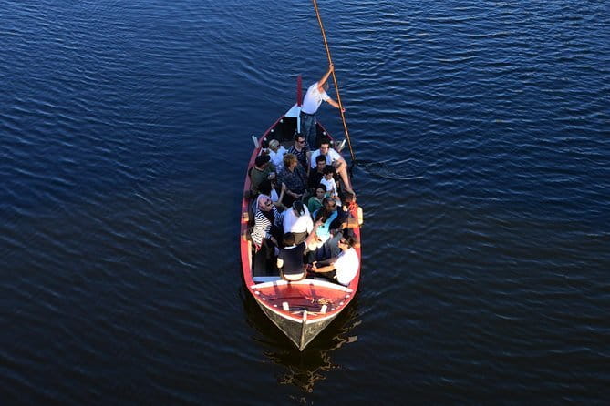 Florence River Cruise on a Traditional Barchetto - Ponte Vecchio from the Arno: the sight that earns its screen time
