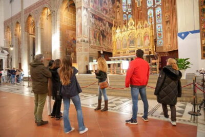 Florence: Santa Croce Church Tour with Entry Ticket - Starting in the square: Calcio Storico and getting your bearings