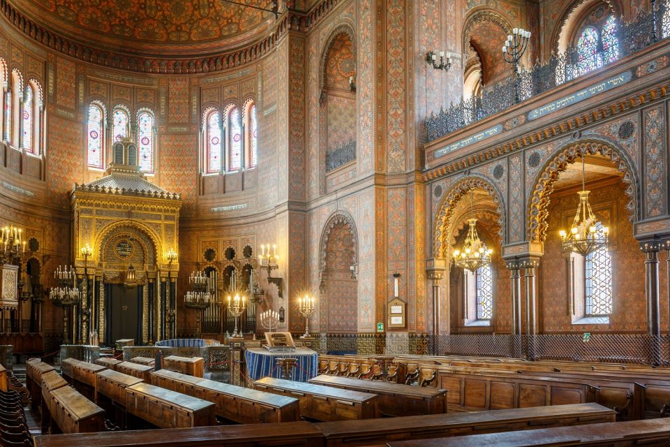 Florence: Synagogue and Jewish Museum Entry Ticket - The synagogue: green dome, prayer hall angles, and respectful entry