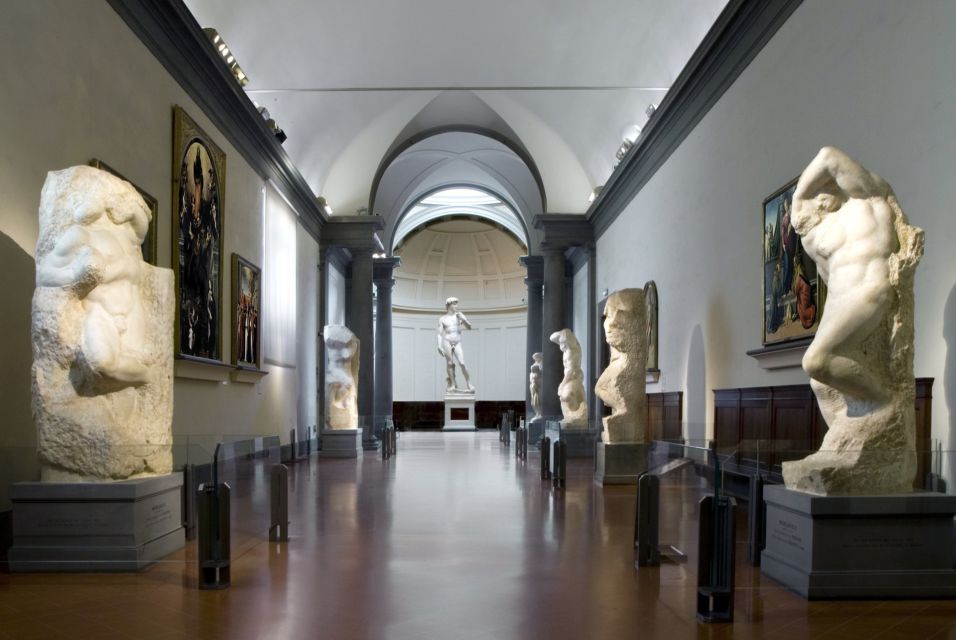 Florence: Uffizi Gallery and Accademia Gallery Guided Tour - Entering the Uffizi: where the Renaissance story gets easier