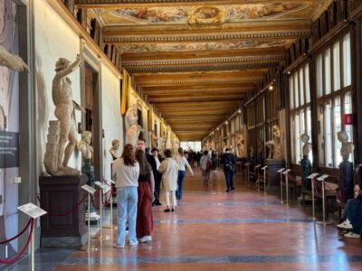 Florence: Uffizi Gallery Timed-Entry Ticket with Escort - Meeting point at Leonardo da Vinci’s statue (white flag included)