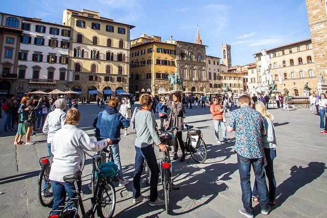 Florence Vintage Bike Tour–guided, small group or private option - Getting oriented fast on a guided vintage bike ride