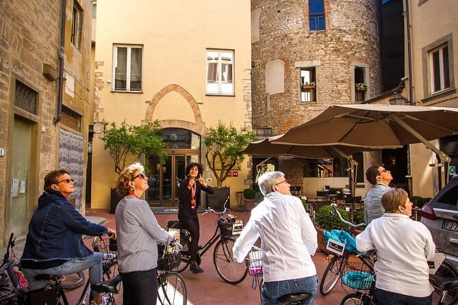 Florence Vintage Bike Tour–guided, small group or private option - Palazzo Pitti and the south-bank Medici story