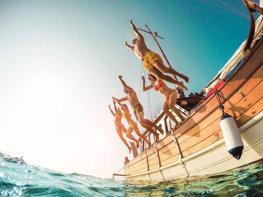 From Amalfi: Capri Island Boat Tour with Snorkeling & Drinks - From Amalfi’s Darsena Pier to Capri: how the day flows