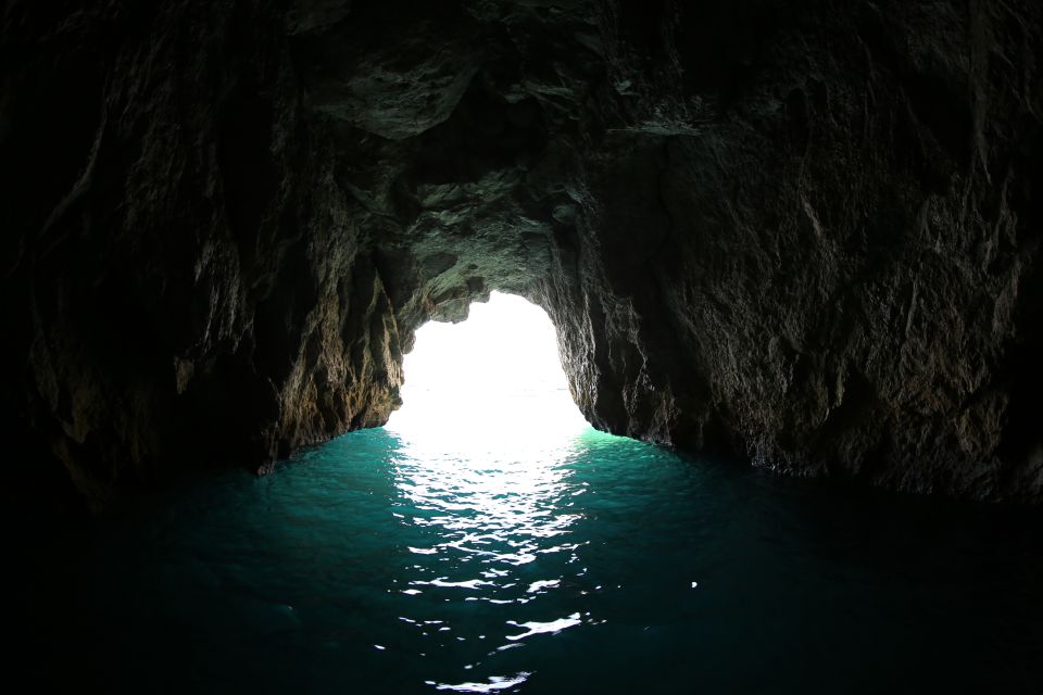 From Amalfi: Li Galli Islands and Capri Full-Day Boat Tour - The Boat Ride: A Smooth Gozzo Day Along the Coast