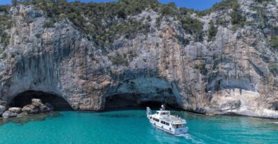 From Cala Gonone: Orosei Gulf Cruise with Stops - Boat comfort, seating, and what your $89.50 buys