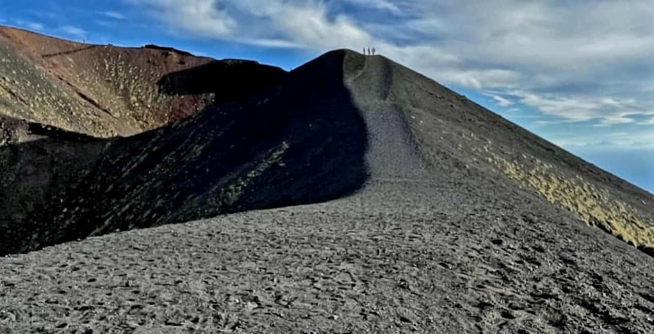 From Catania, Acireale, Giarre: Mount Etna Half-Day Trip - The honey tasting and local product stop: why it matters