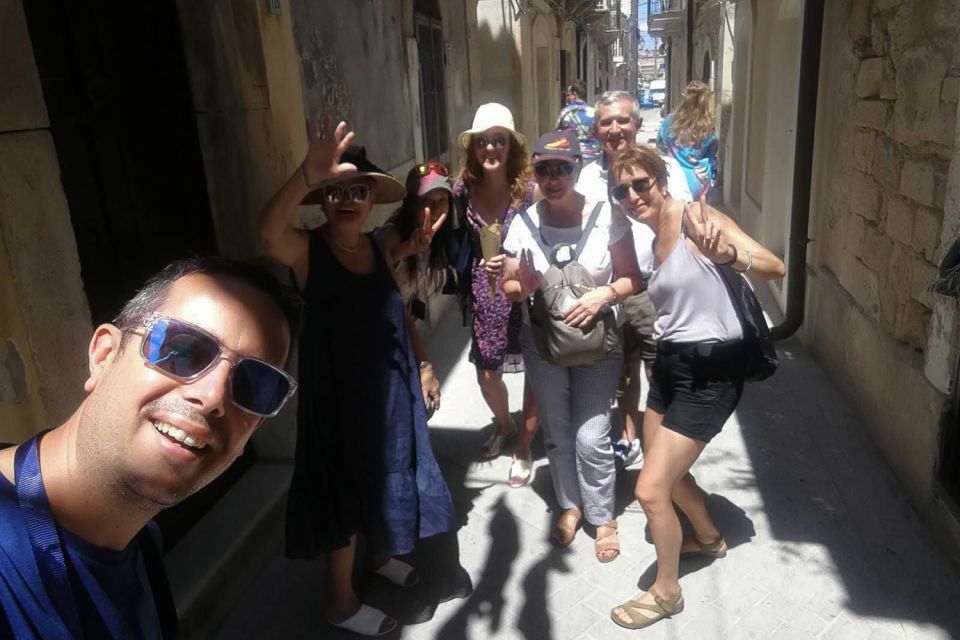 From Catania: Neapolis of Syracuse, Ortygia, and Noto Tour - Ortygia Island: Arethusa fountain and the many-life city core