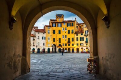 From Florence: Pisa & Lucca Day Tour with Buccellato Tasting - Pisa’s Square of Miracles: what the guided walk helps you notice