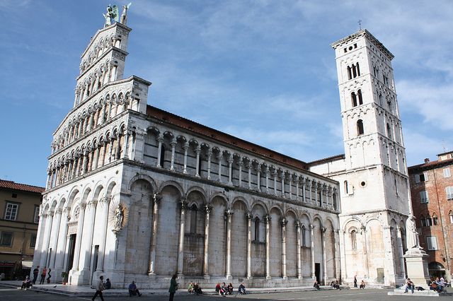 From Florence: Pisa & Lucca Day Tour with Buccellato Tasting - Buccellato tasting: local cake, anise flavor, and how to judge it for you