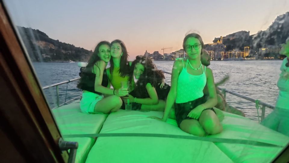 From La Spezia: Cinque Terre Boat Tour with Lunch and Wine - The swimming breaks that make this tour worth it