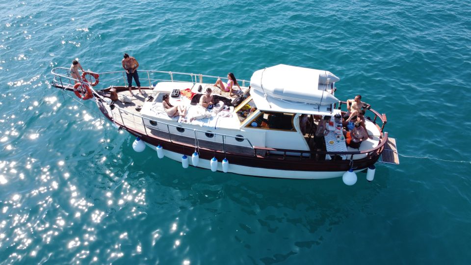 From La Spezia: Cinque Terre Boat Tour with Lunch and Wine - Vernazza time on land: the only disembark stop