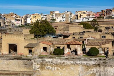 From Naples: Herculaneum Skip-the-Line Guided Tour - Priority entry at Herculaneum: why the crowds matter less