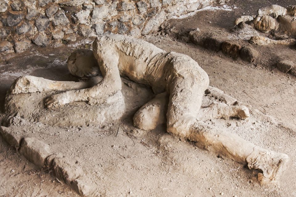 From Naples: Pompeii & Amalfi Coast Full-Day Trip with Lunch - The cameo factory stop: the break that actually helps