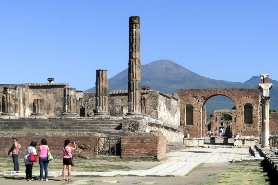 From Naples: Pompeii & Amalfi Coast Full-Day Trip with Lunch - Sorrento and lunch: eating your way through the day