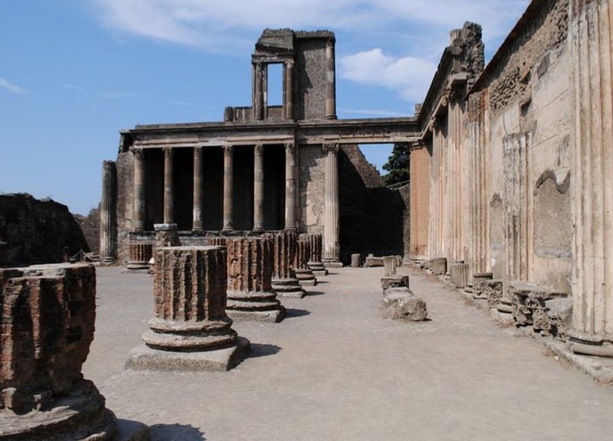 From Naples: Pompeii and Herculaneum VIP Tour with Lunch - Herculaneum’s preserved houses: frescos, doors, and the calmer feel