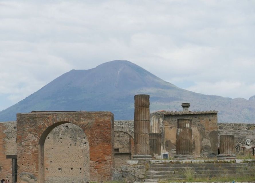 From Naples: Pompeii and Herculaneum VIP Tour with Lunch - Group size and pacing: the VIP version of a busy day