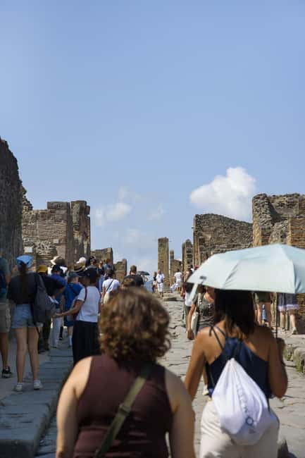From Naples: Pompeii and Vesuvius Guided Day Trip with Lunch - The Lunch Break Near Vesuvius: Fuel With a View