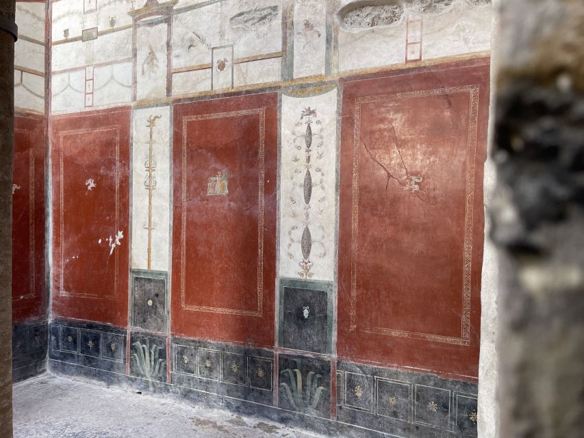 From Naples: Pompeii Guided Tour with Skip-the-Line Tickets - Beyond the Main Stops: Bakery Details and Housing Blocks