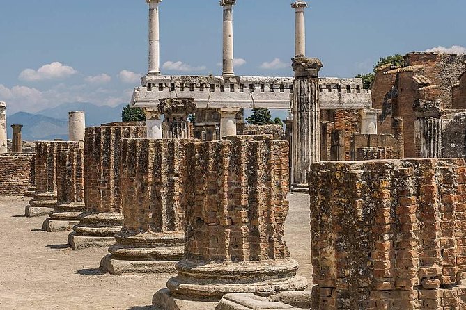 From Naples: Skip the Line Pompeii Guided Tour – Small Group - Group Size: Small-Group on Paper vs. Small-Group in Feel