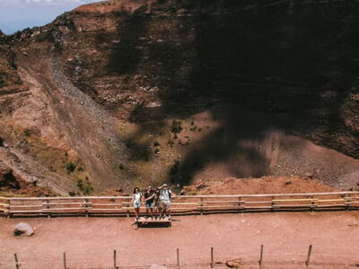 From Naples: Vesuvius Easy Tour - Meeting at Via Galileo Ferraris: find the Around Vesuvio bus fast
