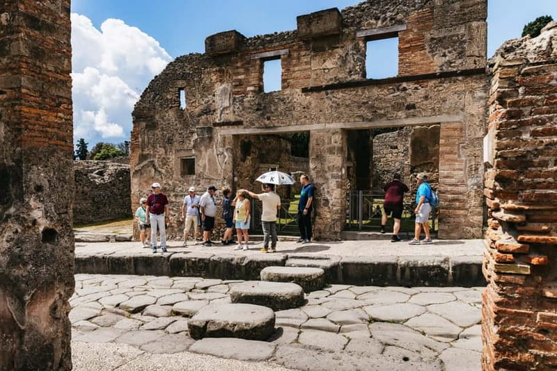 From Rome: Day Trip to Pompeii and Sorrento with Lunch - Lunch Near Pompeii: Good Food, But Watch the Clock