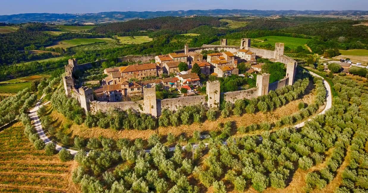 From Siena: Chianti and Castles Tour with Wine Tastings - First winery tasting: Chianti basics with Tuscan pairings