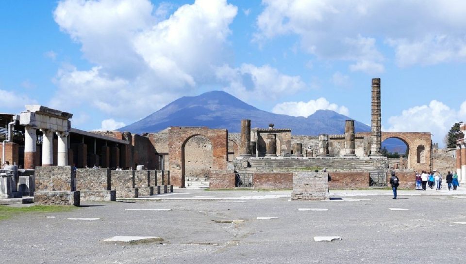 From Sorrento: Day Tour to Pompeii Ruins and Mount Vesuvius - Pizza Lunch Near Pompeii: Good Fuel, Not a Fussy Food Mission