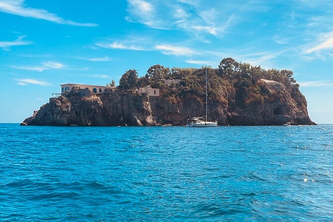 From Sorrento: Positano & Amalfi Coast Small-Group Boat Day Tour - Meeting at Porto di Sorrento and Getting Set for a Smooth Sea Day