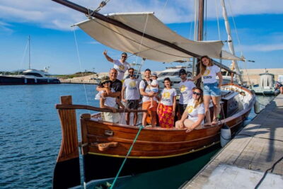 From Stintino: sailing trip to Asinara with Lunch - Mastro Pasqualino from Stintino: comfort on a wooden gozzo