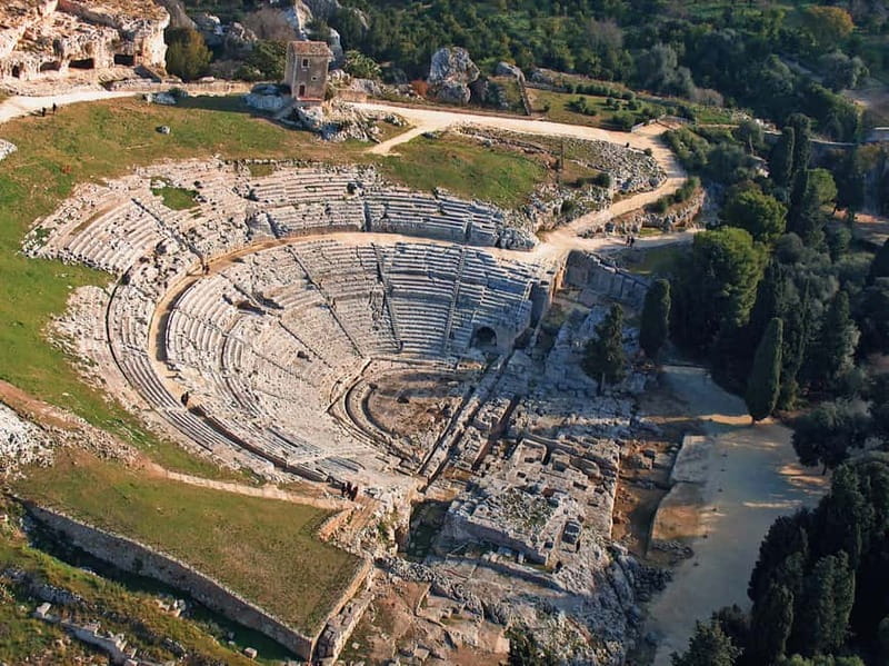 From Taormina: Full-Day Guided Tour of Syracuse - Ortygia Island: walking the layered city where buildings change languages