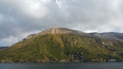 From Taormina: Lipari and Vulcano Mini Cruise Aeolian Tour - The Lipari cruise: turquoise views and shared-motorboat reality